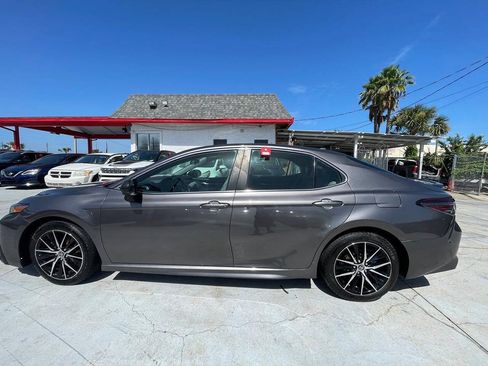 Used 2021 Toyota Camry SE FWD image 4