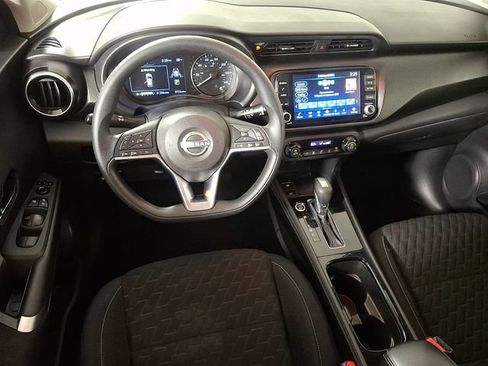 Used 2022 Nissan Kicks SV FWD image 2