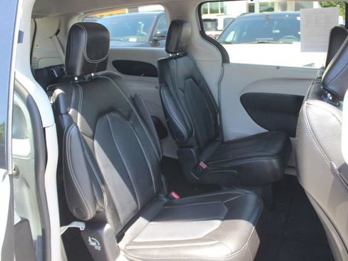 Used 2023 Chrysler Pacifica Touring-L FWD image 29