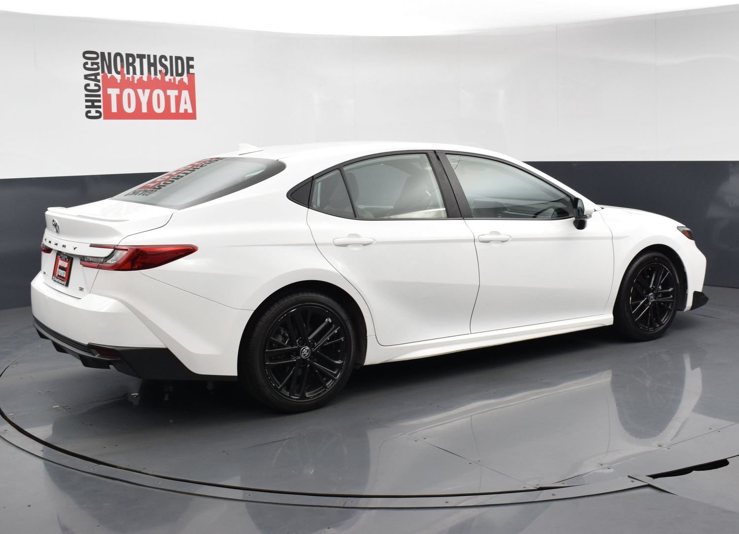 Used 2025 Toyota Camry SE FWD image 4