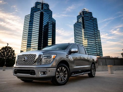 Used 2017 Nissan Titan SL RWD image 1