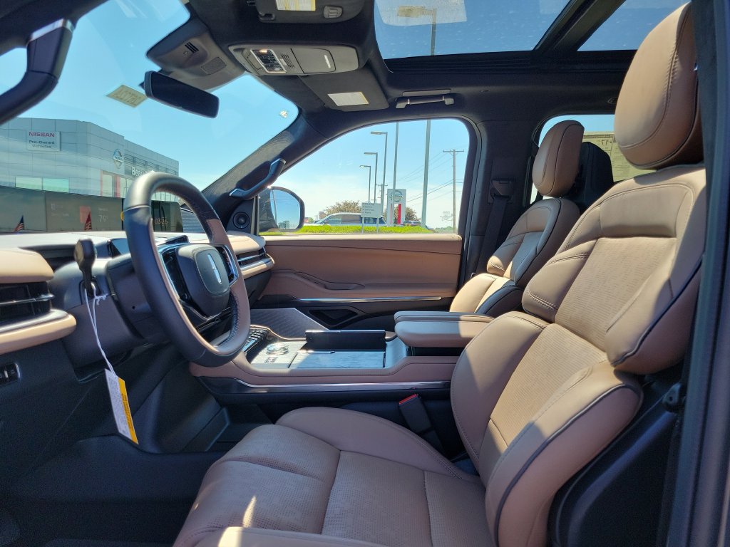 New 2026 Lincoln Navigator Black Label AWD/4WD image 18