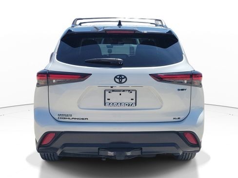 Used 2025 Toyota Highlander XLE AWD/4WD image 5