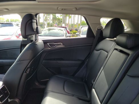 Used 2025 Kia Sportage EX w/ Premium Package FWD image 15