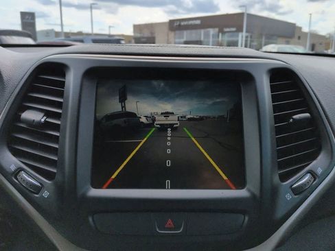 Used 2015 Jeep Cherokee Latitude FWD image 28