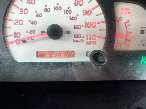 Used 2001 Toyota Tacoma PreRunner RWD image 10
