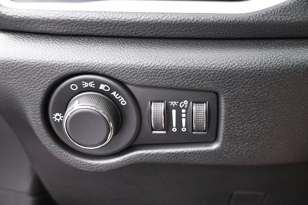 New 2027 Chrysler Pacifica Select w/ Family Tech Group FWD image 24