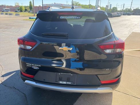 Used 2023 Chevrolet TrailBlazer LT w/ Convenience Package AWD/4WD image 8