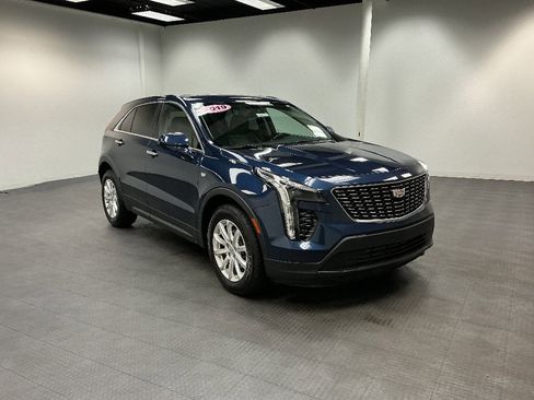 Used 2019 Cadillac XT4 Luxury w/ Cold Weather Package FWD image 7