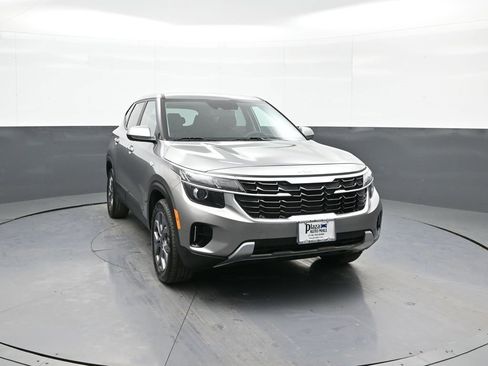 Certified 2024 Kia Seltos LX image 3