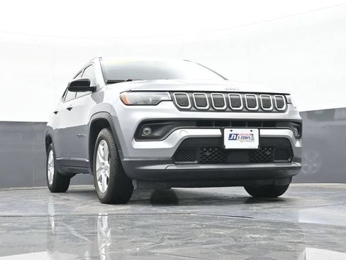 Used 2022 Jeep Compass Latitude FWD image 51
