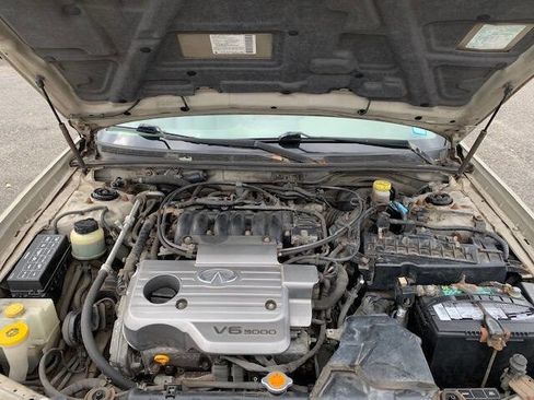 Used 2001 INFINITI I30 image 3