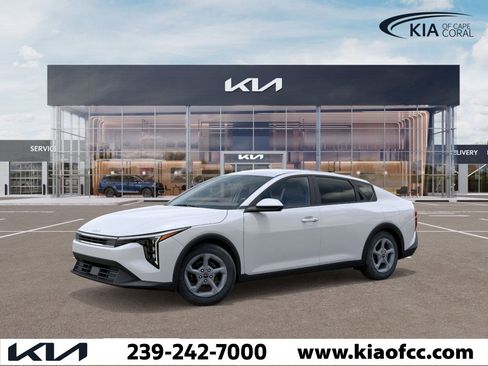 New 2025 Kia K4 LXS image 3