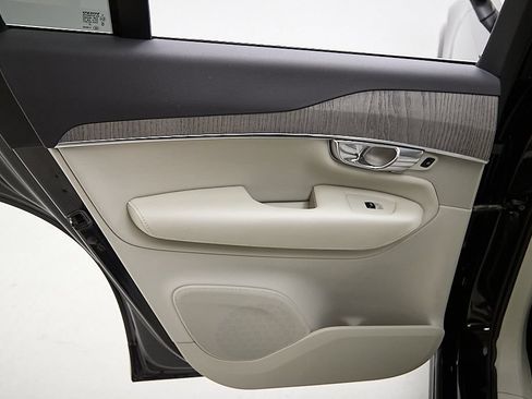 Certified 2023 Volvo XC90 B6 Plus w/ Protection Package AWD/4WD image 19