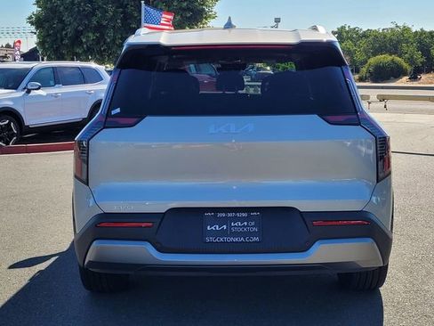 Used 2026 Kia EV9 Wind image 5