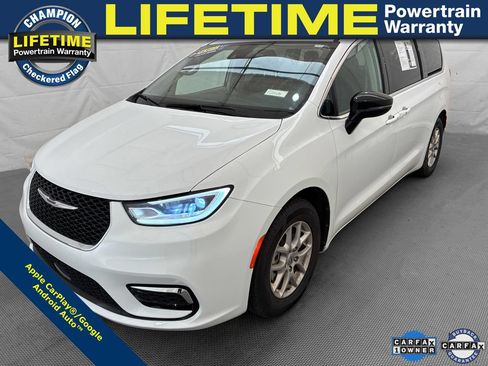 Used 2024 Chrysler Pacifica Touring-L FWD image 1
