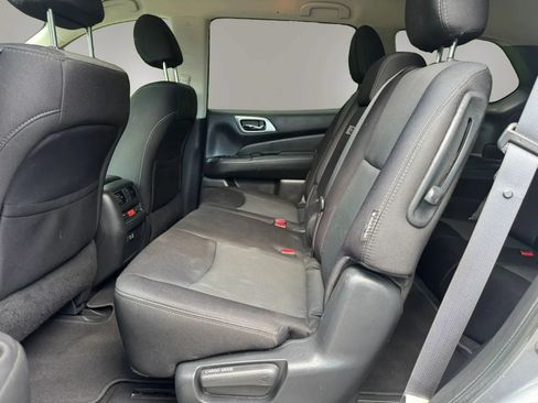 Used 2019 Nissan Pathfinder SV AWD/4WD image 18