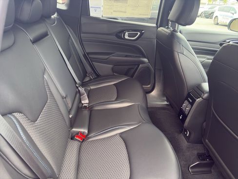 New 2026 Jeep Compass Latitude image 25