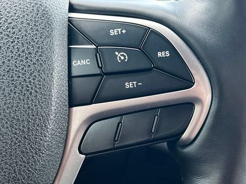 Used 2018 Jeep Grand Cherokee Altitude AWD/4WD image 21
