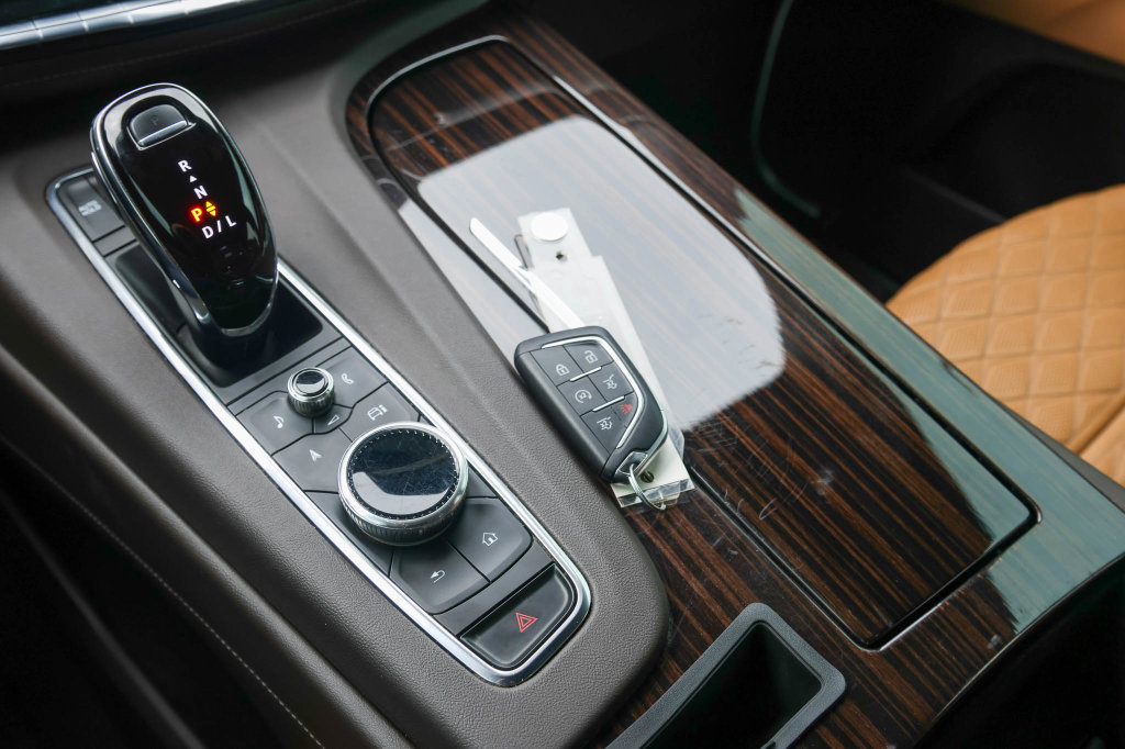 Used 2023 Cadillac Escalade Premium Luxury RWD image 30