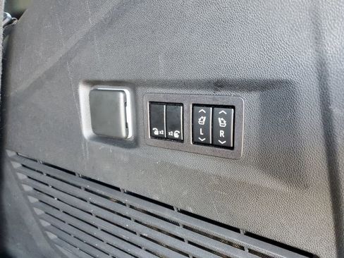 Used 2023 GMC Yukon Denali Ultimate image 36