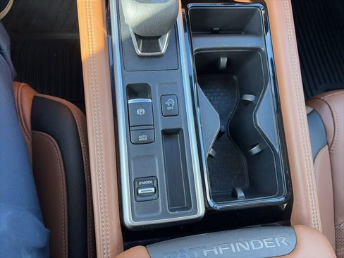 Certified 2024 Nissan Pathfinder Platinum image 21