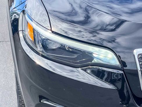 Used 2019 Jeep Cherokee Latitude Plus w/ Comfort/Convenience Group image 7