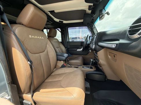 Used 2015 Jeep Wrangler Unlimited Sahara AWD/4WD image 35