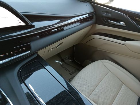 Certified 2024 Cadillac Escalade ESV Premium Luxury AWD/4WD image 19