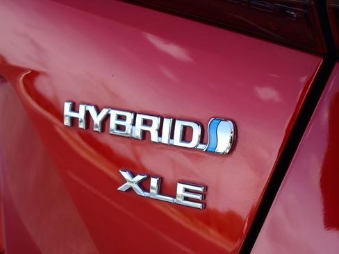 Certified 2021 Toyota Prius XLE w/ Premium Convenience Package image 9