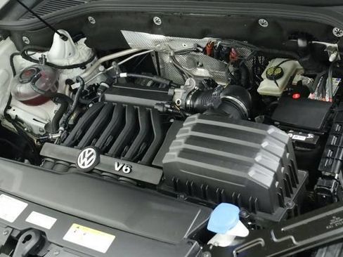 Certified 2022 Volkswagen Atlas SE w/ Black Wheel Package FWD image 9