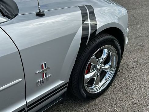 Used 2006 Ford Mustang Deluxe image 14