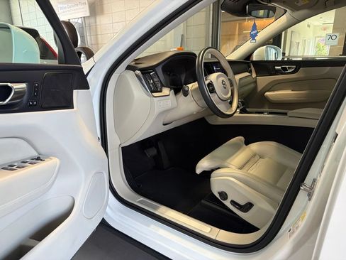 Used 2021 Volvo XC60 T5 Inscription w/ Advanced Package FWD image 3