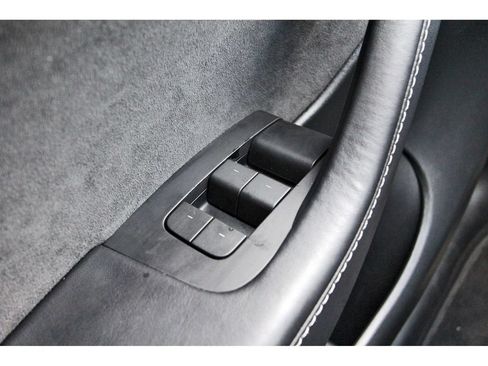Used 2022 Tesla Model Y Long Range AWD/4WD image 21