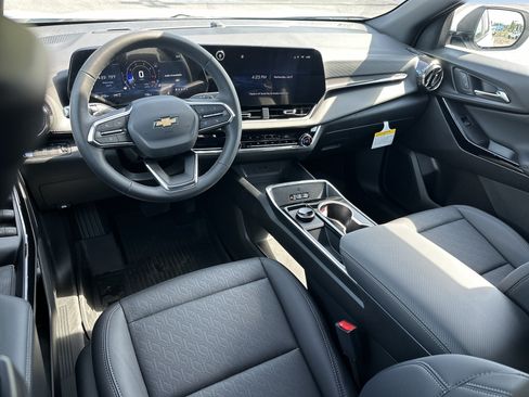 New 2026 Chevrolet Equinox LT w/ Convenience Package II AWD/4WD image 6