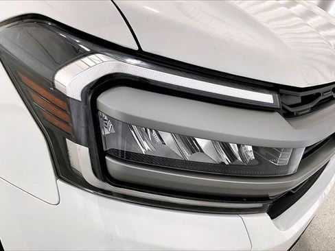 Used 2024 Ford Expedition XLT image 12