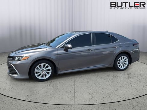 Used 2024 Toyota Camry LE FWD image 5
