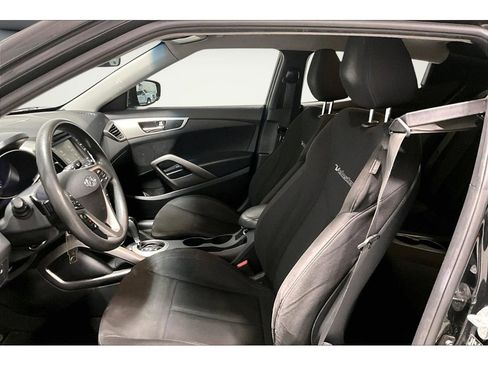 Used 2016 Hyundai Veloster image 25