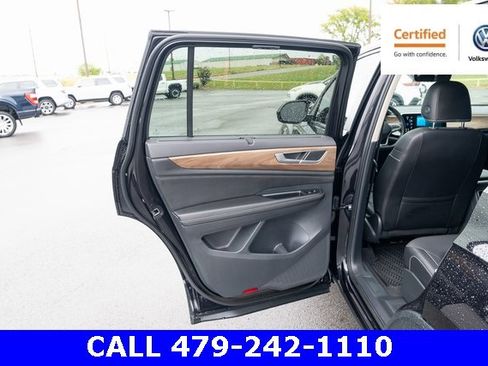 Certified 2024 Volkswagen Atlas SE w/ Black Wheel Package image 12