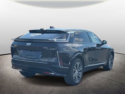 New 2025 Cadillac Lyriq Luxury image 2