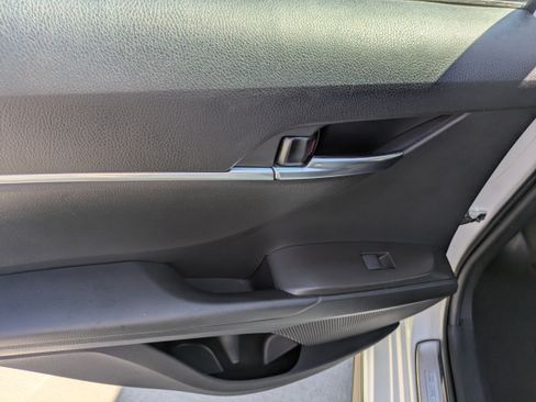 Used 2022 Toyota Camry SE image 14