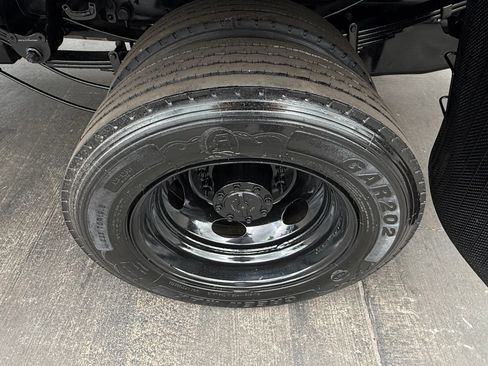 Used 2017 Ford F550 2WD Regular Cab Super Duty image 10