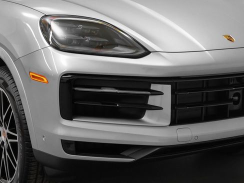 Certified 2025 Porsche Cayenne image 15