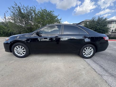 Used 2011 Toyota Camry XLE w/ SE/XLE Extra-Value Pkg FWD image 4