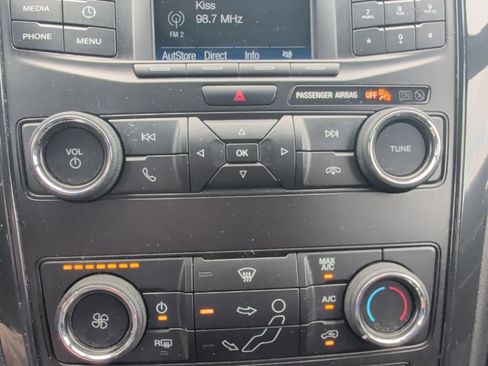 Used 2018 Ford Explorer XLT FWD image 22