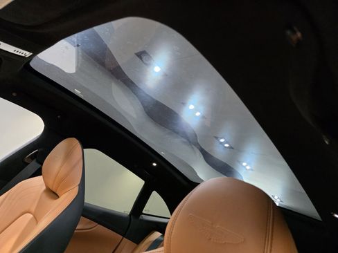 Used 2023 Aston Martin DBX image 18