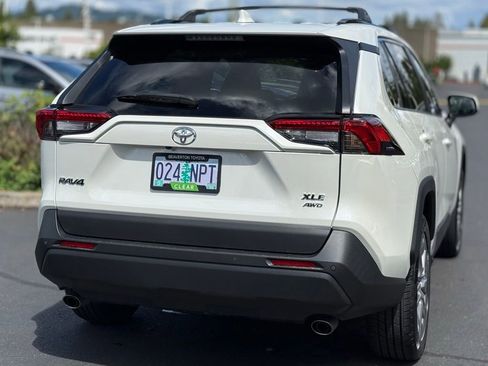 Certified 2022 Toyota RAV4 XLE Premium AWD/4WD image 5