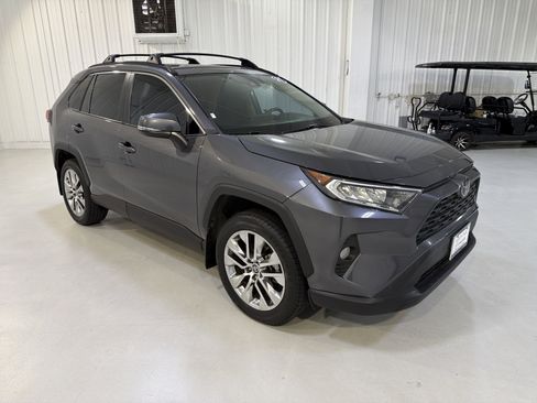 Used 2021 Toyota RAV4 XLE Premium FWD image 7