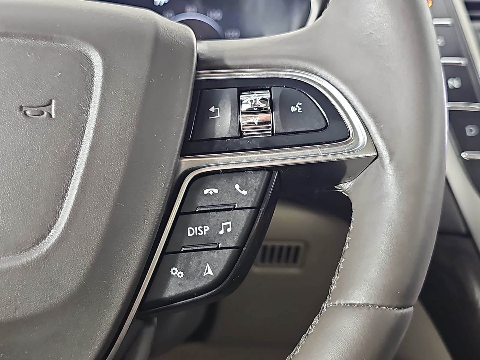Used 2019 Lincoln Nautilus Reserve FWD image 17