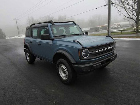 New 2025 Ford Bronco 4-Door image 2